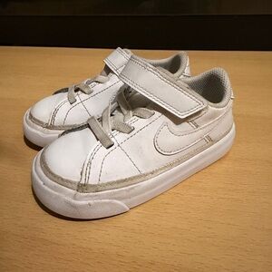 Nike Kids White Velcro Sneaker